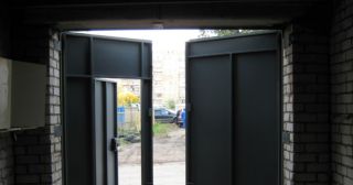Купить гаражные ворота распашные Санкт-Петербург, цена от 3950 руб.